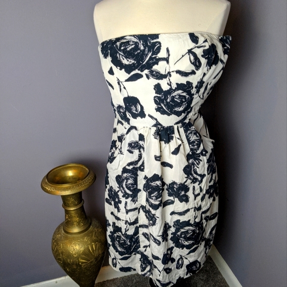 LOFT Dresses & Skirts - LOFT Strapless Black & White Floral A-Line Fully-Lined Dress Size 6